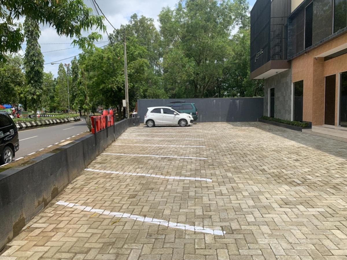 ホテル Reddoorz Near Alun Alun Purbalingga エクステリア 写真
