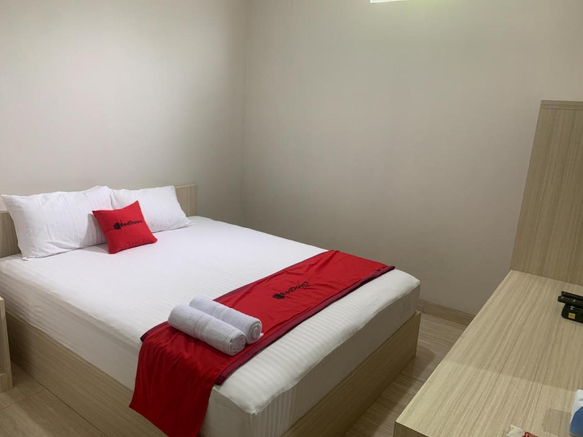 ホテル Reddoorz Near Alun Alun Purbalingga エクステリア 写真