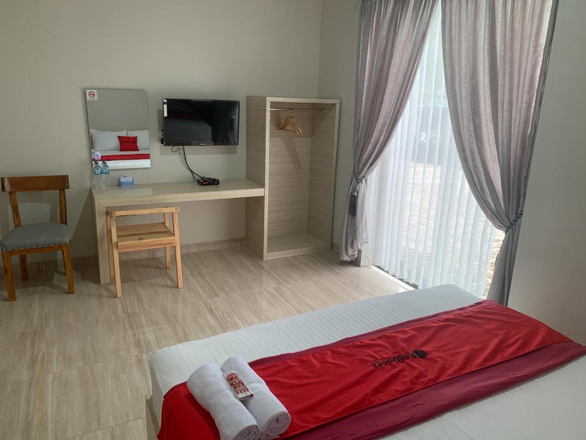 ホテル Reddoorz Near Alun Alun Purbalingga エクステリア 写真