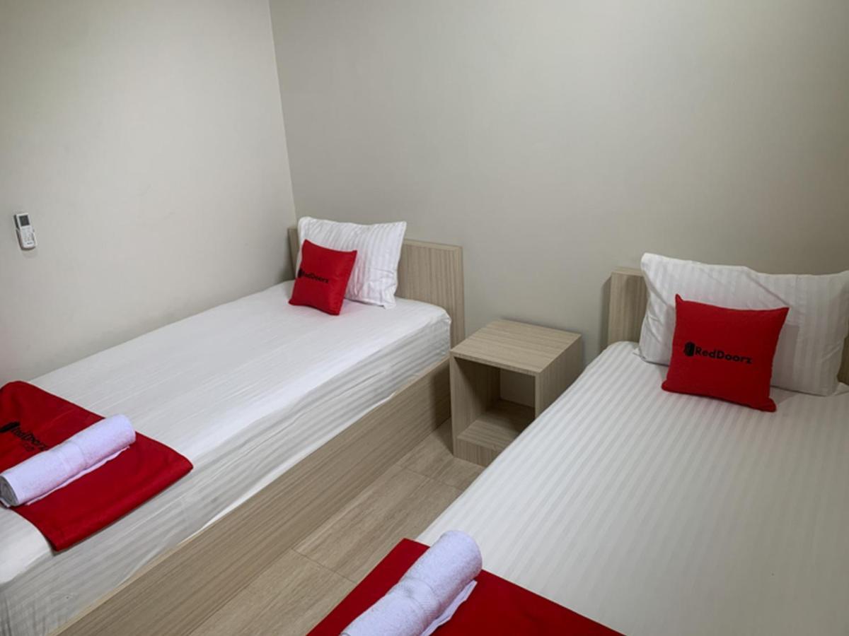 ホテル Reddoorz Near Alun Alun Purbalingga エクステリア 写真