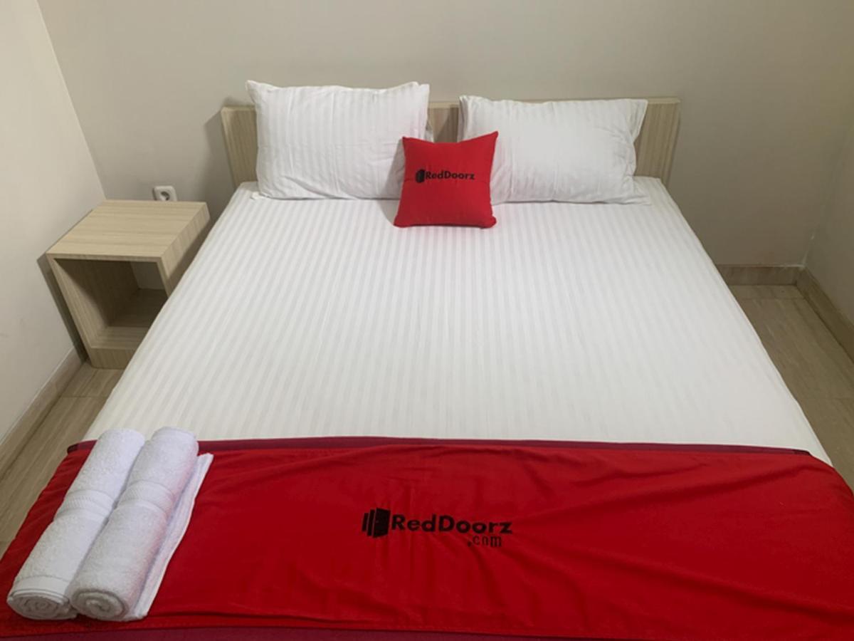 ホテル Reddoorz Near Alun Alun Purbalingga エクステリア 写真