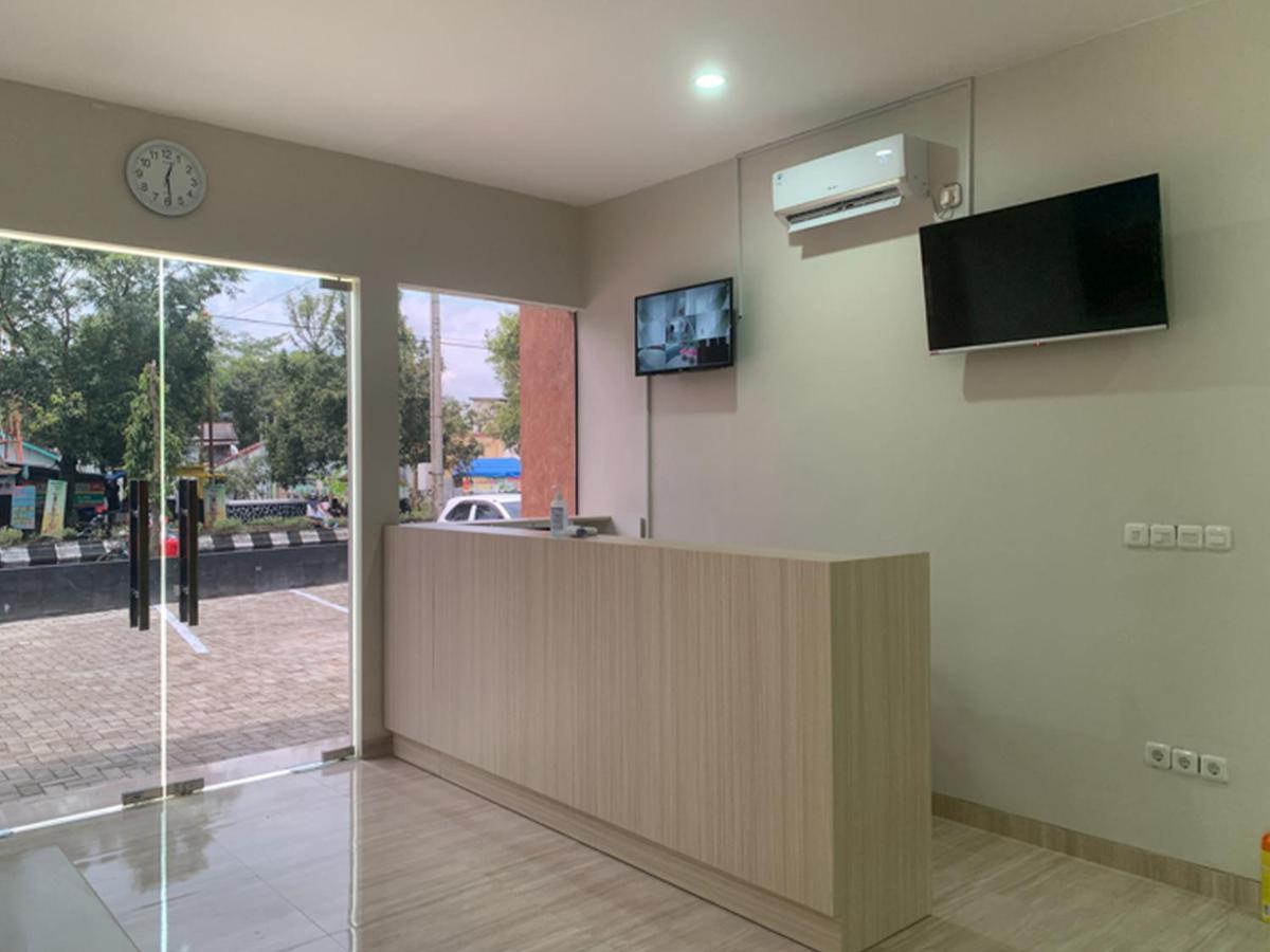 ホテル Reddoorz Near Alun Alun Purbalingga エクステリア 写真